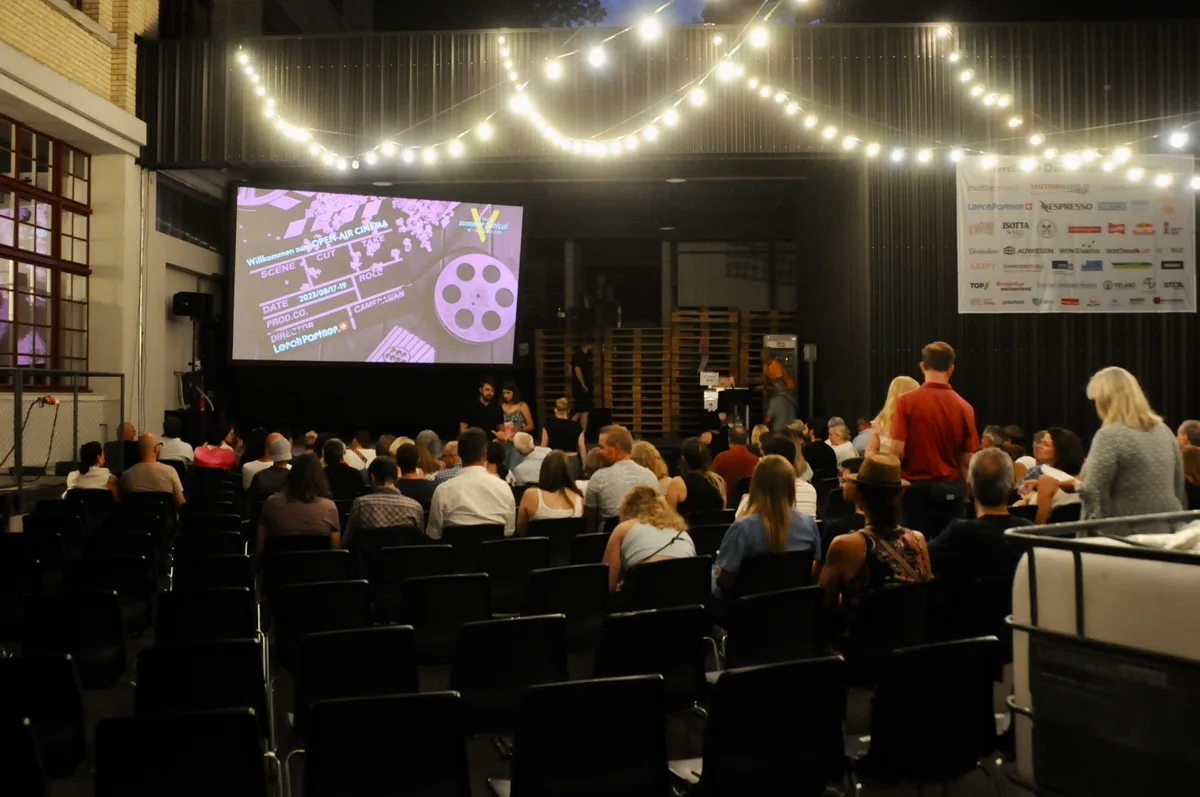Man sieht das Open-Air-Cinema des Valley Summer Festivals.